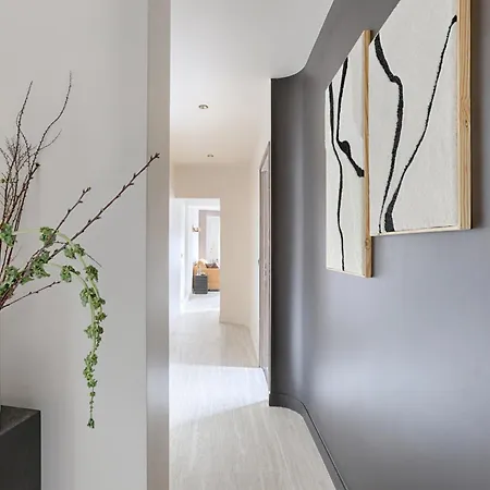 Sublime Rue Royale Apartment Paris